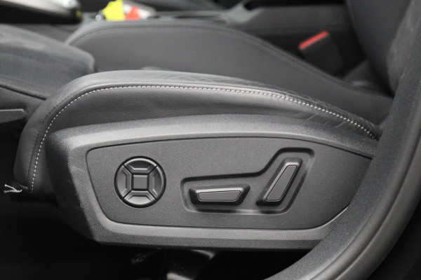 Audi A3 Sportback 45 TFSI e 245 PK S-Line Edition Competition PHEV, Camera, Sfeerverlichting, RS-Sportstoelen, Winterpakket, Carplay