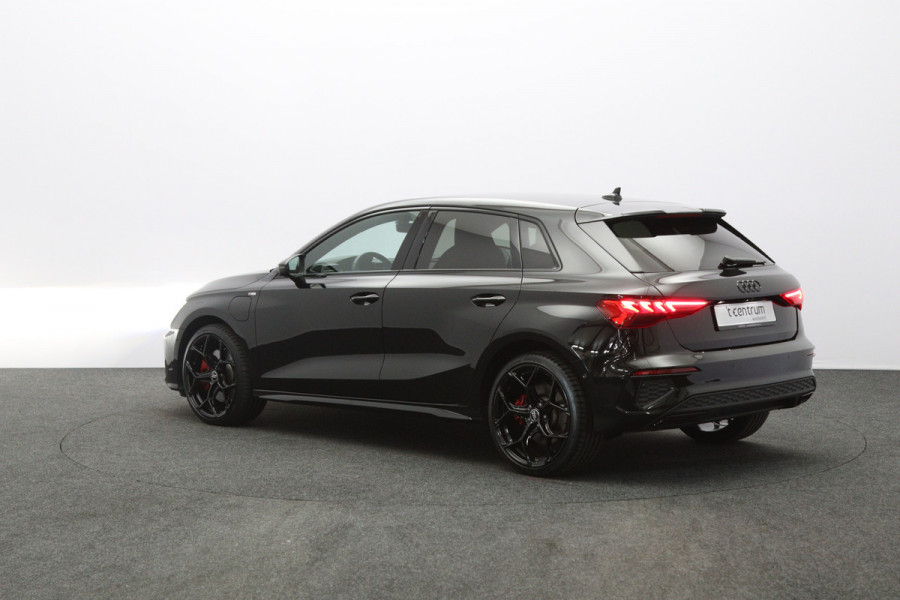 Audi A3 Sportback 45 TFSI e 245 PK S-Line Edition Competition PHEV, Camera, Sfeerverlichting, RS-Sportstoelen, Winterpakket, Carplay
