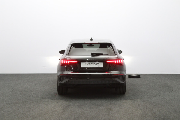 Audi A3 Sportback 45 TFSI e 245 PK S-Line Edition Competition PHEV, Camera, Sfeerverlichting, RS-Sportstoelen, Winterpakket, Carplay