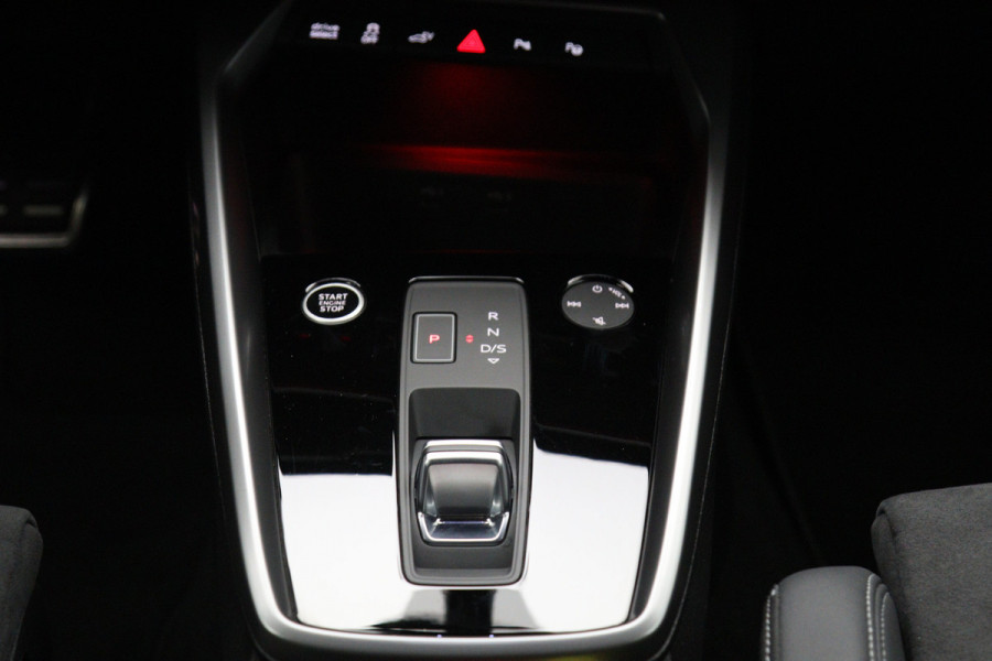 Audi A3 Sportback 45 TFSI e 245 PK S-Line Edition Competition PHEV, Camera, Sfeerverlichting, RS-Sportstoelen, Winterpakket, Carplay