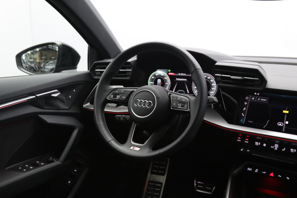 Audi A3 Sportback 45 TFSI e 245 PK S-Line Edition Competition PHEV, Camera, Sfeerverlichting, RS-Sportstoelen, Winterpakket, Carplay