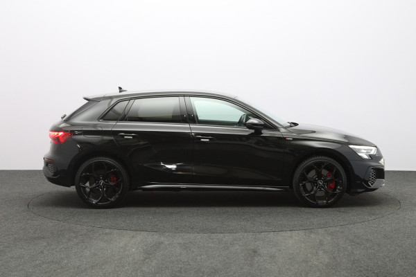 Audi A3 Sportback 45 TFSI e 245 PK S-Line Edition Competition PHEV, Camera, Sfeerverlichting, RS-Sportstoelen, Winterpakket, Carplay