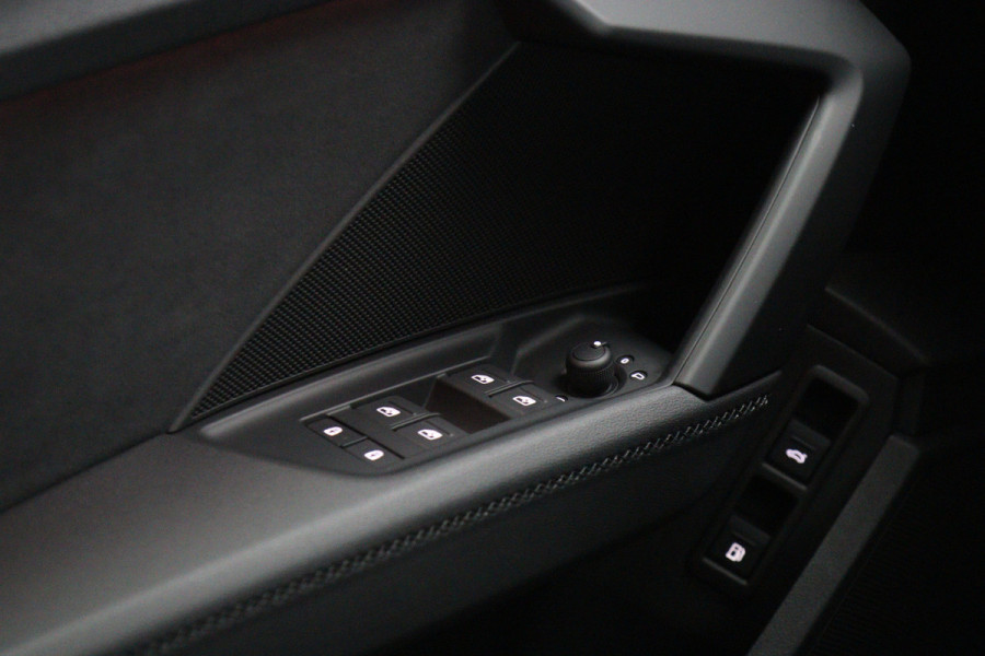 Audi A3 Sportback 45 TFSI e 245 PK S-Line Edition Competition PHEV, Camera, Sfeerverlichting, RS-Sportstoelen, Winterpakket, Carplay