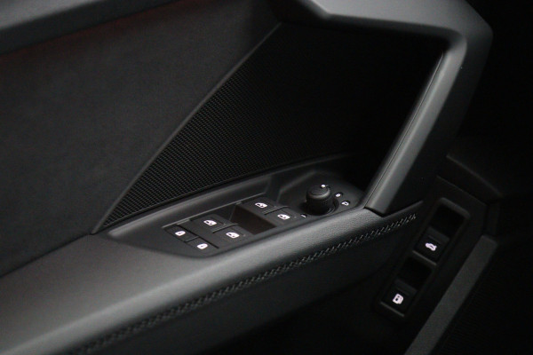 Audi A3 Sportback 45 TFSI e 245 PK S-Line Edition Competition PHEV, Camera, Sfeerverlichting, RS-Sportstoelen, Winterpakket, Carplay