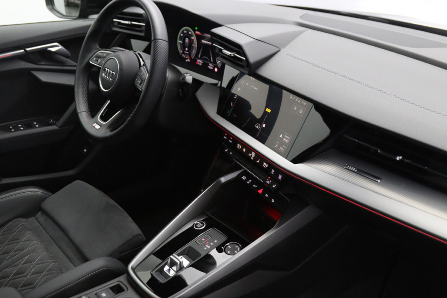 Audi A3 Sportback 45 TFSI e 245 PK S-Line Edition Competition PHEV, Camera, Sfeerverlichting, RS-Sportstoelen, Winterpakket, Carplay