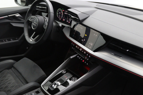 Audi A3 Sportback 45 TFSI e 245 PK S-Line Edition Competition PHEV, Camera, Sfeerverlichting, RS-Sportstoelen, Winterpakket, Carplay
