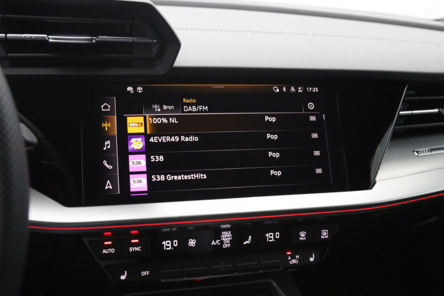 Audi A3 Sportback 45 TFSI e 245 PK S-Line Edition Competition PHEV, Camera, Sfeerverlichting, RS-Sportstoelen, Winterpakket, Carplay