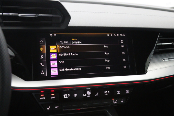 Audi A3 Sportback 45 TFSI e 245 PK S-Line Edition Competition PHEV, Camera, Sfeerverlichting, RS-Sportstoelen, Winterpakket, Carplay