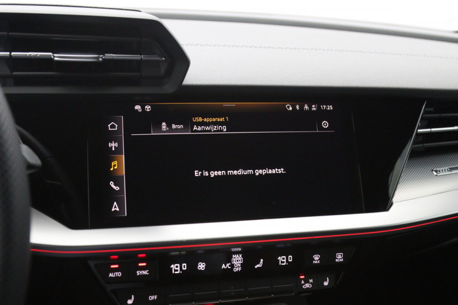 Audi A3 Sportback 45 TFSI e 245 PK S-Line Edition Competition PHEV, Camera, Sfeerverlichting, RS-Sportstoelen, Winterpakket, Carplay