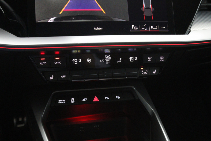 Audi A3 Sportback 45 TFSI e 245 PK S-Line Edition Competition PHEV, Camera, Sfeerverlichting, RS-Sportstoelen, Winterpakket, Carplay