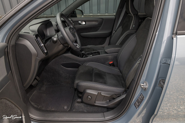 Volvo XC40 Recharge Plus 70 kWh | Adaptieve cruise | Blis | 20 Inch | Leder/Alcantara |