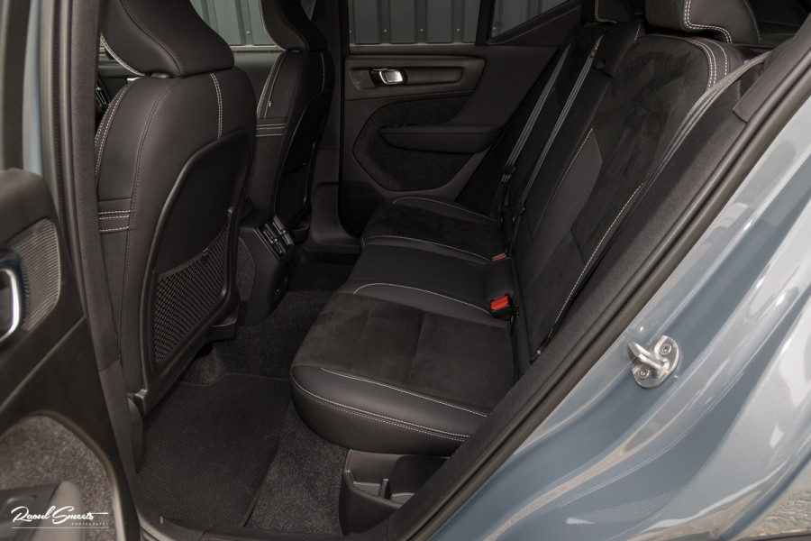 Volvo XC40 Recharge Plus 70 kWh | Adaptieve cruise | Blis | 20 Inch | Leder/Alcantara |