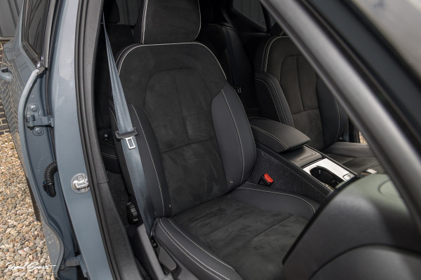 Volvo XC40 Recharge Plus 70 kWh | Adaptieve cruise | Blis | 20 Inch | Leder/Alcantara |