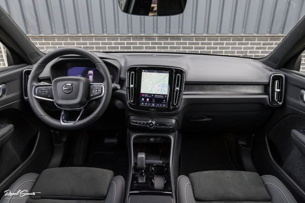 Volvo XC40 Recharge Plus 70 kWh | Adaptieve cruise | Blis | 20 Inch | Leder/Alcantara |
