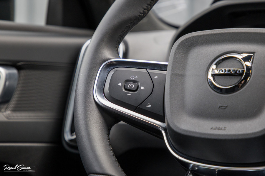 Volvo XC40 Recharge Plus 70 kWh | Adaptieve cruise | Blis | 20 Inch | Leder/Alcantara |