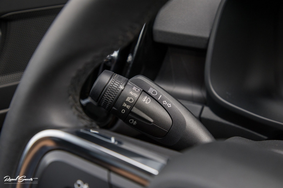 Volvo XC40 Recharge Plus 70 kWh | Adaptieve cruise | Blis | 20 Inch | Leder/Alcantara |