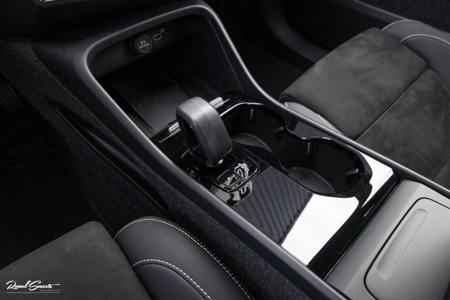 Volvo XC40 Recharge Plus 70 kWh | Adaptieve cruise | Blis | 20 Inch | Leder/Alcantara |