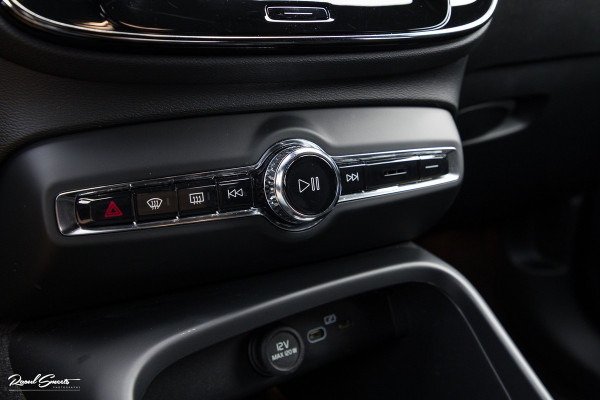 Volvo XC40 Recharge Plus 70 kWh | Adaptieve cruise | Blis | 20 Inch | Leder/Alcantara |