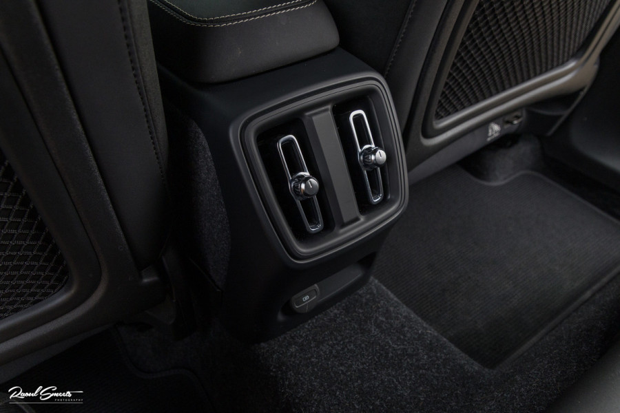 Volvo XC40 Recharge Plus 70 kWh | Adaptieve cruise | Blis | 20 Inch | Leder/Alcantara |