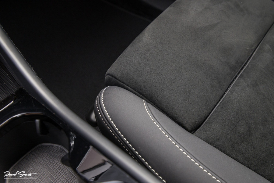 Volvo XC40 Recharge Plus 70 kWh | Adaptieve cruise | Blis | 20 Inch | Leder/Alcantara |