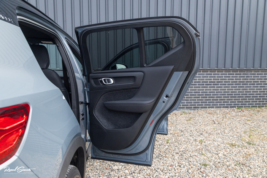 Volvo XC40 Recharge Plus 70 kWh | Adaptieve cruise | Blis | 20 Inch | Leder/Alcantara |