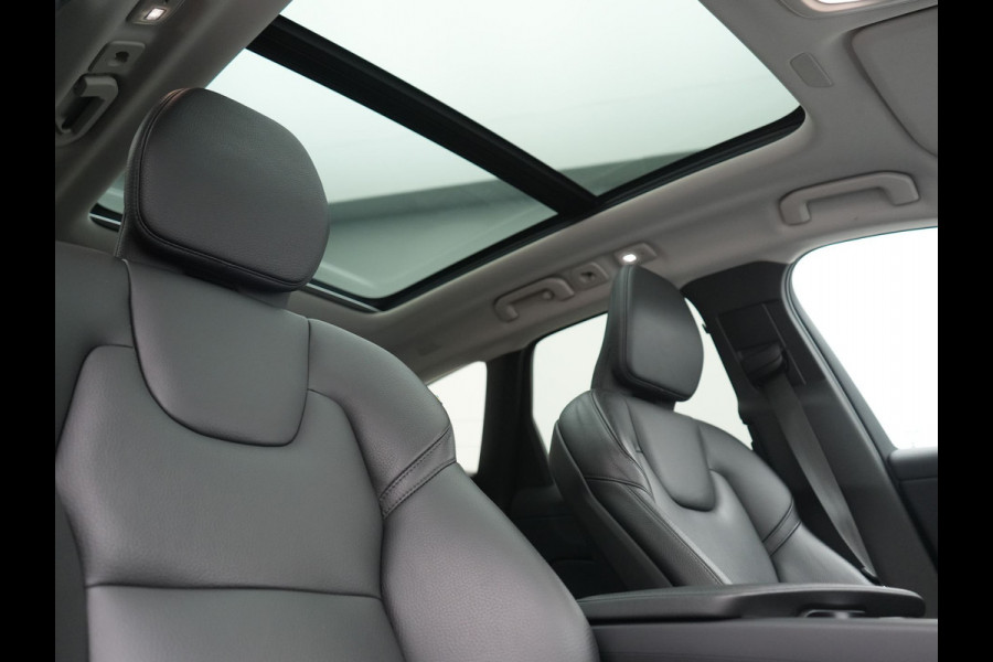 Volvo XC60 T6 PHEV AWD R-Design 350pk Dealer O.H | Trekhaak Af Fabriek | Panodak | Adaptive Cruise | Harman / Kardon | Camera | Lederen Sportstoelen Memory & Verwarmd | Keyless | Apple Carplay | Pilot Assist | Google Assistant & Maps | Stuurverwarming | Virtual | Navigatie | DAB | 20"L.M | Plug In Hybrid |