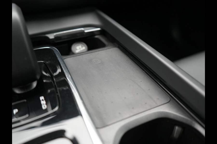 Volvo XC60 T6 PHEV AWD R-Design 350pk Dealer O.H | Trekhaak Af Fabriek | Panodak | Adaptive Cruise | Harman / Kardon | Camera | Lederen Sportstoelen Memory & Verwarmd | Keyless | Apple Carplay | Pilot Assist | Google Assistant & Maps | Stuurverwarming | Virtual | Navigatie | DAB | 20"L.M | Plug In Hybrid |