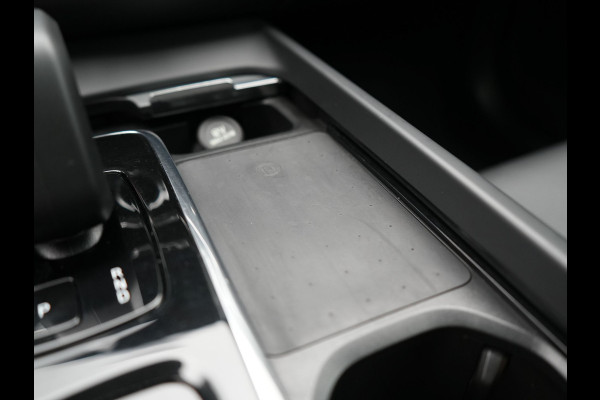Volvo XC60 T6 PHEV AWD R-Design 350pk Dealer O.H | Trekhaak Af Fabriek | Panodak | Adaptive Cruise | Harman / Kardon | Camera | Lederen Sportstoelen Memory & Verwarmd | Keyless | Apple Carplay | Pilot Assist | Google Assistant & Maps | Stuurverwarming | Virtual | Navigatie | DAB | 20"L.M | Plug In Hybrid |