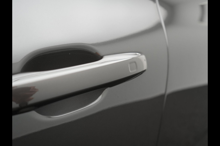 Volvo XC60 T6 PHEV AWD R-Design 350pk Dealer O.H | Trekhaak Af Fabriek | Panodak | Adaptive Cruise | Harman / Kardon | Camera | Lederen Sportstoelen Memory & Verwarmd | Keyless | Apple Carplay | Pilot Assist | Google Assistant & Maps | Stuurverwarming | Virtual | Navigatie | DAB | 20"L.M | Plug In Hybrid |