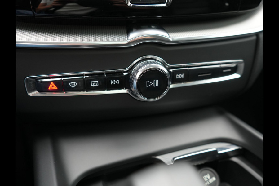 Volvo XC60 T6 PHEV AWD R-Design 350pk Dealer O.H | Trekhaak Af Fabriek | Panodak | Adaptive Cruise | Harman / Kardon | Camera | Lederen Sportstoelen Memory & Verwarmd | Keyless | Apple Carplay | Pilot Assist | Google Assistant & Maps | Stuurverwarming | Virtual | Navigatie | DAB | 20"L.M | Plug In Hybrid |