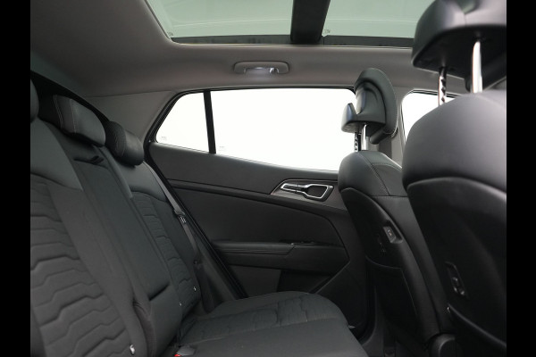 Kia Sportage 1.6 T-GDi Spirit PHEV 266pk Dealer O.H | Panodak | Adaptive Cruise | 360 Camera | Sportstoelen Verwarmd | Apple Carplay | Keyless | BLIS | Stuurverwarming | Pilot Assist | Virtual | Navigatie | DAB | 19"L.M | Plug In Hybrid |