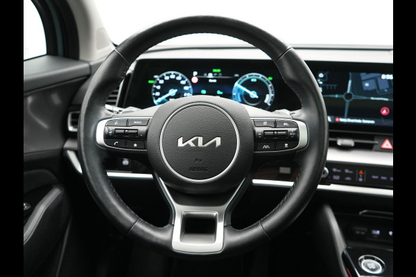 Kia Sportage 1.6 T-GDi Spirit PHEV 266pk Dealer O.H | Panodak | Adaptive Cruise | 360 Camera | Sportstoelen Verwarmd | Apple Carplay | Keyless | BLIS | Stuurverwarming | Pilot Assist | Virtual | Navigatie | DAB | 19"L.M | Plug In Hybrid |