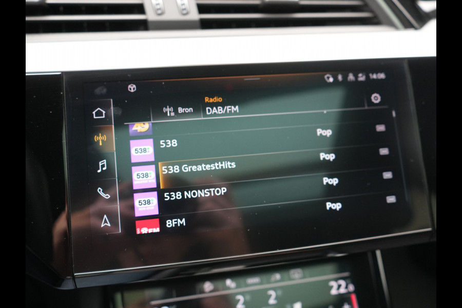 Audi e-tron Sportback 55 quattro S Line 95 kWh 408pk Dealer O.H | Trekhaak Afn. | Adaptive Cruise | Camera | Bang & Olufsen | Alcantara Sportstoelen Memory & Verwarmd | Keyless | Apple Carplay | BLIS | Navigatie | Virtual | DAB | 21"L.M |
