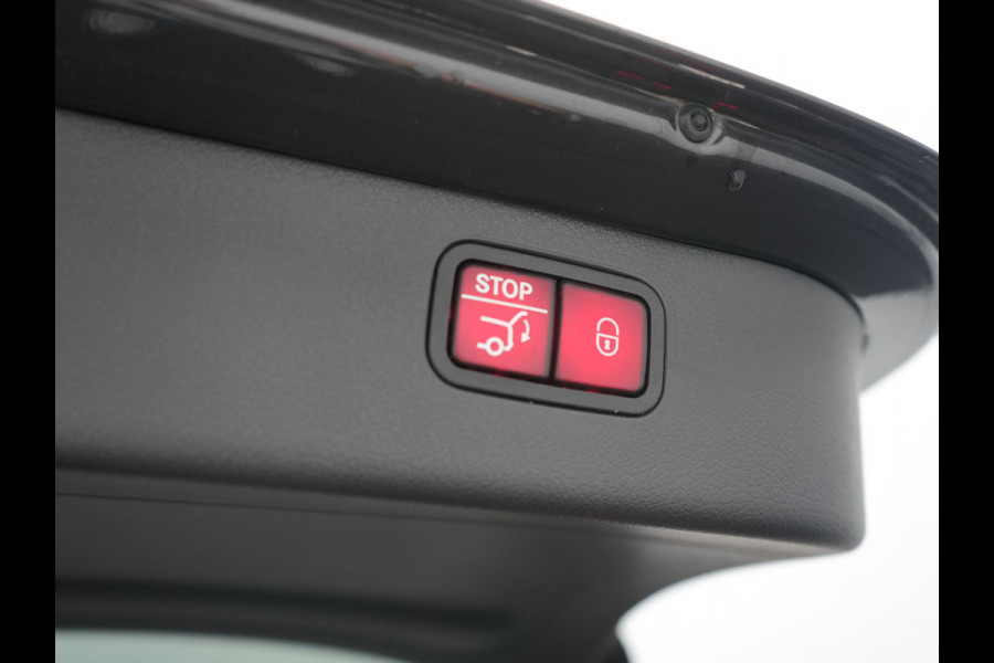Mercedes-Benz C-Klasse Estate 300 e Avantgarde 313pk Dealer O.H | Trekhaak Af Fabriek | Panodak | Adaptive Cruise | 360 Camera | Digital LED | Lederen Sportstoelen Memory & Ventilatie | Keyless | Apple Carplay | Stoelverwarming | Pilot Assist | Stuurverwarming | Virtual | Sfeerverlichting | Navigatie | DAB | 18"L.M | Plug In Hybrid |