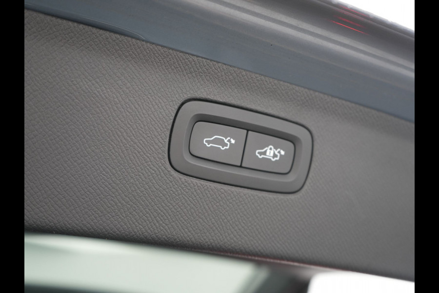 Volvo XC90 T8 Recharge AWD R-Design Long Range PHEV 456pk Dealer O.H | Adaptive Cruise | Camera | Lederen Sportstoelen Memory & Verwarmd | Apple Carplay | Keyless | BLIS | Pilot Assist | Stuurverwarming | Virtual | Navigatie | DAB | 20"L.M | Plug In Hybrid |