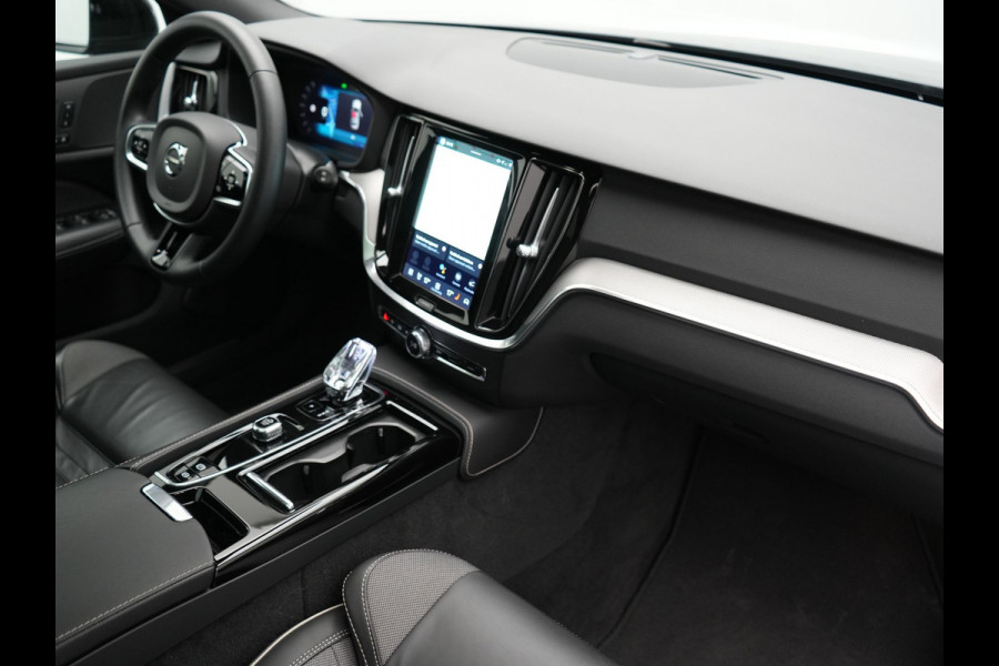 Volvo V60 T6 PHEV AWD Plus Dark Long Range 350pk Dealer O.H | Trekhaak Af Fabriek | Panodak | Adaptive Cruise | 360 Camera | Sportstoelen Memory & Verwarmd | Keyless | Apple Carplay | Pilot Assist | Stuurverwarming | Google Assistant & Maps | Navigatie | Virtual | DAB | 19"L.M | Plug In Hybrid |