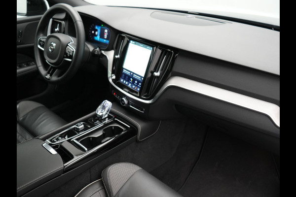 Volvo V60 T6 PHEV AWD Plus Dark Long Range 350pk Dealer O.H | Trekhaak Af Fabriek | Panodak | Adaptive Cruise | 360 Camera | Sportstoelen Memory & Verwarmd | Keyless | Apple Carplay | Pilot Assist | Stuurverwarming | Google Assistant & Maps | Navigatie | Virtual | DAB | 19"L.M | Plug In Hybrid |