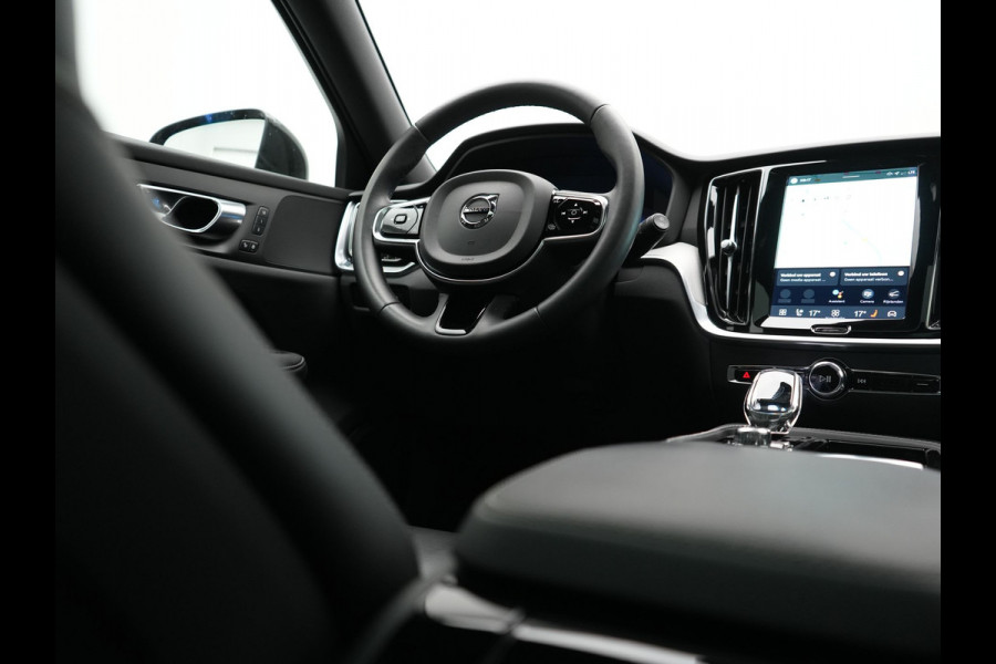 Volvo V60 T6 PHEV AWD Plus Dark Long Range 350pk Dealer O.H | Trekhaak Af Fabriek | Panodak | Adaptive Cruise | 360 Camera | Sportstoelen Memory & Verwarmd | Keyless | Apple Carplay | Pilot Assist | Stuurverwarming | Google Assistant & Maps | Navigatie | Virtual | DAB | 19"L.M | Plug In Hybrid |