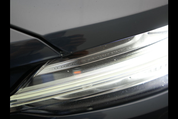 Volvo V60 T6 PHEV AWD Plus Dark Long Range 350pk Dealer O.H | Trekhaak Af Fabriek | Panodak | Adaptive Cruise | 360 Camera | Sportstoelen Memory & Verwarmd | Keyless | Apple Carplay | Pilot Assist | Stuurverwarming | Google Assistant & Maps | Navigatie | Virtual | DAB | 19"L.M | Plug In Hybrid |