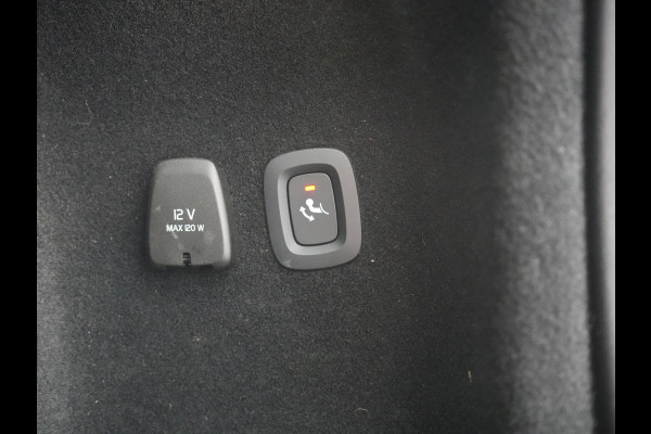 Volvo V60 T6 PHEV AWD Plus Dark Long Range 350pk Dealer O.H | Trekhaak Af Fabriek | Panodak | Adaptive Cruise | 360 Camera | Sportstoelen Memory & Verwarmd | Keyless | Apple Carplay | Pilot Assist | Stuurverwarming | Google Assistant & Maps | Navigatie | Virtual | DAB | 19"L.M | Plug In Hybrid |