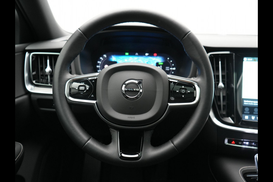 Volvo V60 T6 PHEV AWD Plus Dark Long Range 350pk Dealer O.H | Trekhaak Af Fabriek | Panodak | Adaptive Cruise | 360 Camera | Sportstoelen Memory & Verwarmd | Keyless | Apple Carplay | Pilot Assist | Stuurverwarming | Google Assistant & Maps | Navigatie | Virtual | DAB | 19"L.M | Plug In Hybrid |
