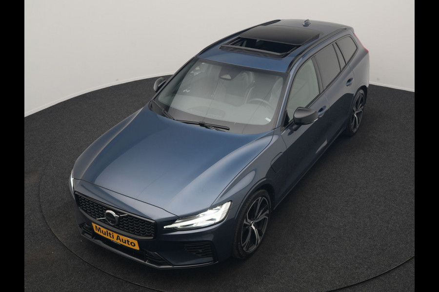 Volvo V60 T6 PHEV AWD Plus Dark Long Range 350pk Dealer O.H | Trekhaak Af Fabriek | Panodak | Adaptive Cruise | 360 Camera | Sportstoelen Memory & Verwarmd | Keyless | Apple Carplay | Pilot Assist | Stuurverwarming | Google Assistant & Maps | Navigatie | Virtual | DAB | 19"L.M | Plug In Hybrid |
