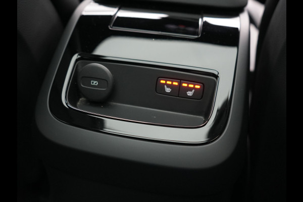 Volvo V60 T6 PHEV AWD Plus Dark Long Range 350pk Dealer O.H | Trekhaak Af Fabriek | Panodak | Adaptive Cruise | 360 Camera | Sportstoelen Memory & Verwarmd | Keyless | Apple Carplay | Pilot Assist | Stuurverwarming | Google Assistant & Maps | Navigatie | Virtual | DAB | 19"L.M | Plug In Hybrid |