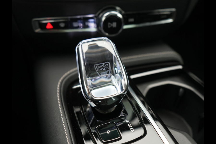 Volvo V60 T6 PHEV AWD Plus Dark Long Range 350pk Dealer O.H | Trekhaak Af Fabriek | Panodak | Adaptive Cruise | 360 Camera | Sportstoelen Memory & Verwarmd | Keyless | Apple Carplay | Pilot Assist | Stuurverwarming | Google Assistant & Maps | Navigatie | Virtual | DAB | 19"L.M | Plug In Hybrid |