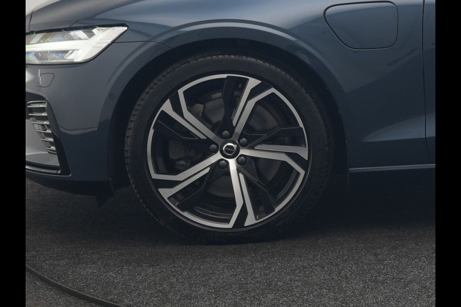 Volvo V60 T6 PHEV AWD Plus Dark Long Range 350pk Dealer O.H | Trekhaak Af Fabriek | Panodak | Adaptive Cruise | 360 Camera | Sportstoelen Memory & Verwarmd | Keyless | Apple Carplay | Pilot Assist | Stuurverwarming | Google Assistant & Maps | Navigatie | Virtual | DAB | 19"L.M | Plug In Hybrid |