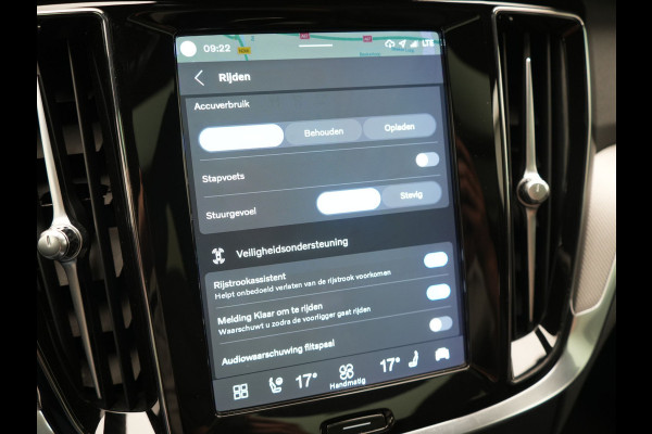 Volvo V60 T6 PHEV AWD Plus Dark Long Range 350pk Dealer O.H | Trekhaak Af Fabriek | Panodak | Adaptive Cruise | 360 Camera | Sportstoelen Memory & Verwarmd | Keyless | Apple Carplay | Pilot Assist | Stuurverwarming | Google Assistant & Maps | Navigatie | Virtual | DAB | 19"L.M | Plug In Hybrid |