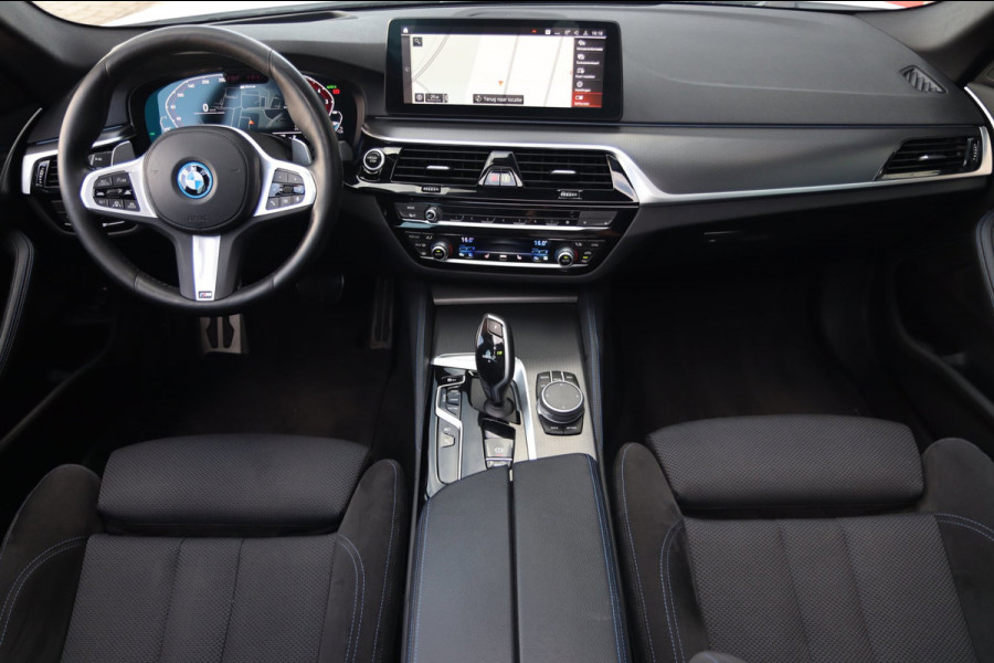 BMW 5 Serie Touring 530e M Sport / PANO / LASER / HUD / ACC / KEYLESS / CAMERA