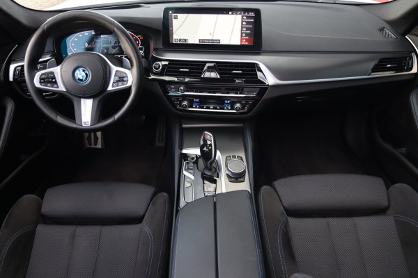 BMW 5 Serie Touring 530e M Sport / PANO / LASER / HUD / ACC / KEYLESS / CAMERA