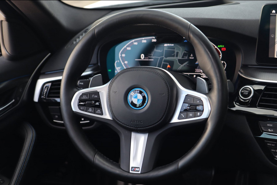 BMW 5 Serie Touring 530e M Sport / PANO / LASER / HUD / ACC / KEYLESS / CAMERA