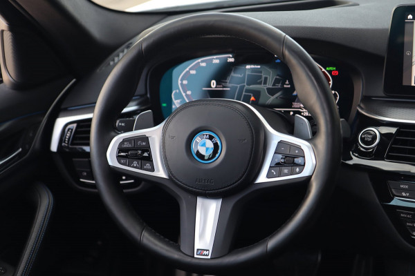 BMW 5 Serie Touring 530e M Sport / PANO / LASER / HUD / ACC / KEYLESS / CAMERA